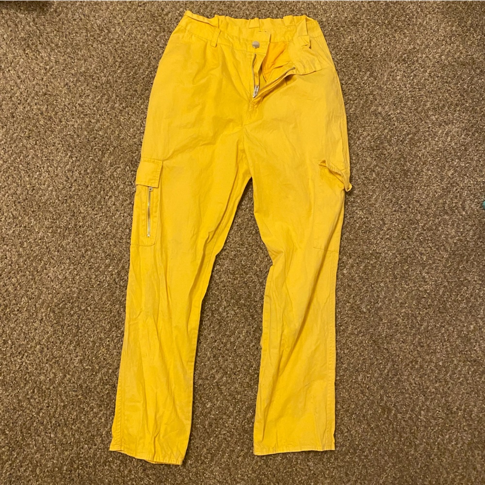 F21 HIGH WAISTED YELLOW CARGO PANTS